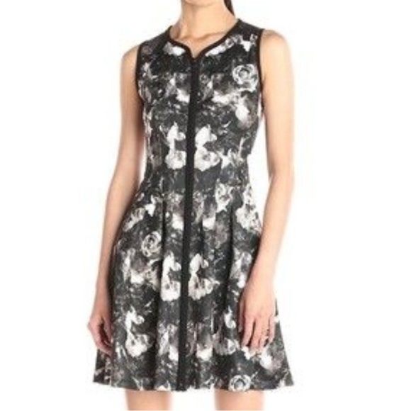 BETSEY JOHNSON Scuba Dress Fit & Flare Front
Zip Sleeveless Black White size 12 - Picture 1 of 9